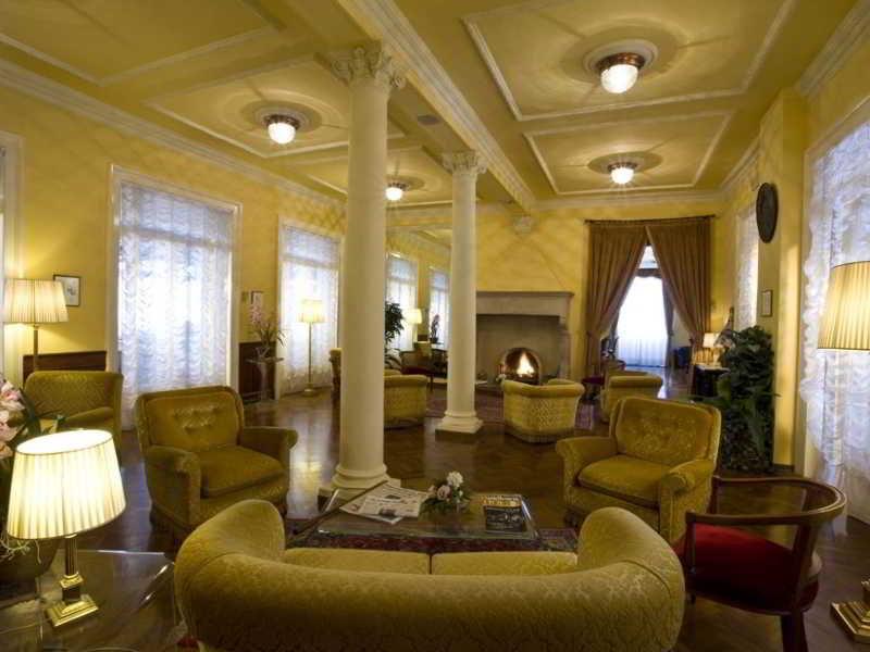 Hotel Vittoria Pesaro Exteriér fotografie The lobby of the hotel