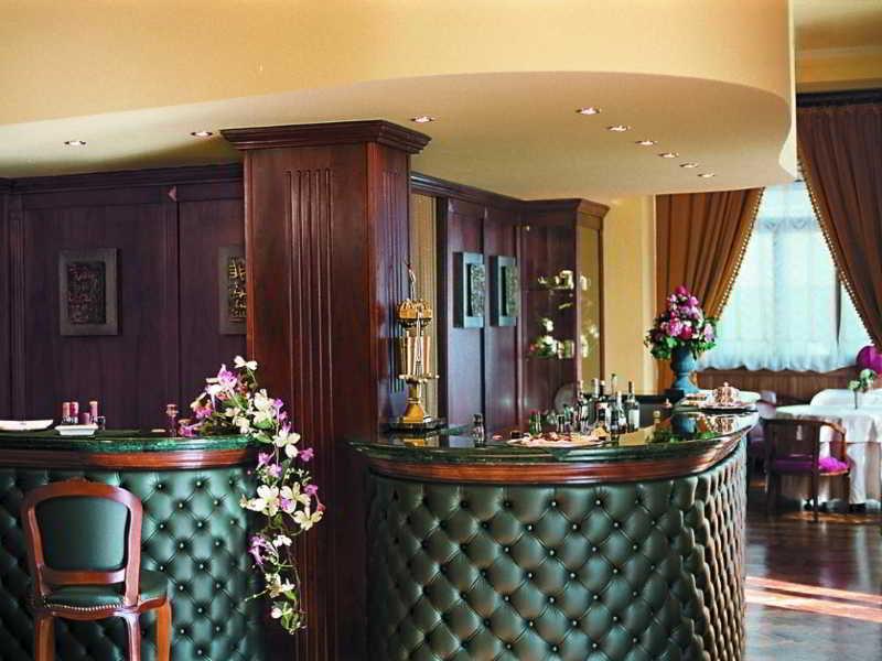 Hotel Vittoria Pesaro Exteriér fotografie The bar at the hotel