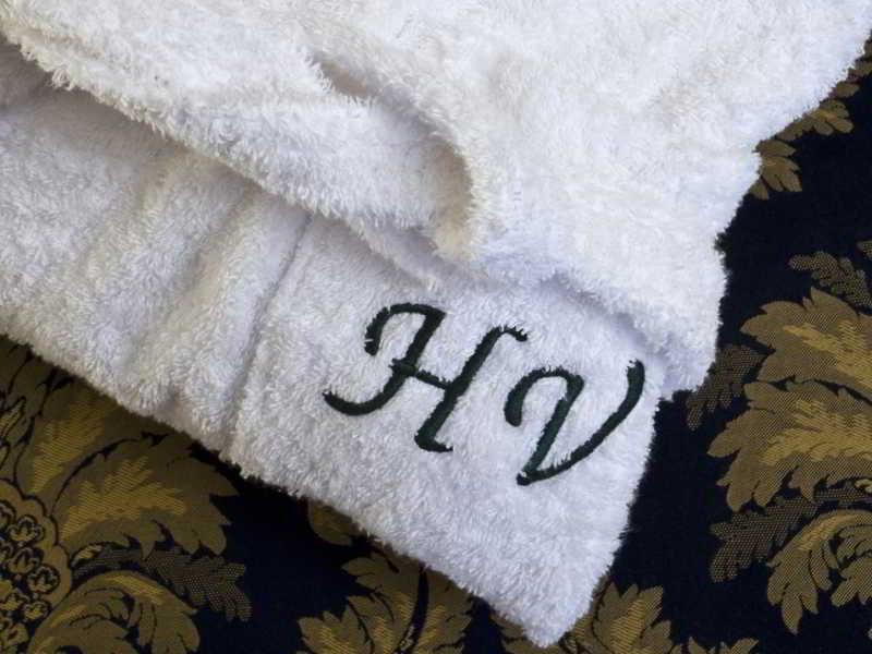 Hotel Vittoria Pesaro Exteriér fotografie A monogram on a towel
