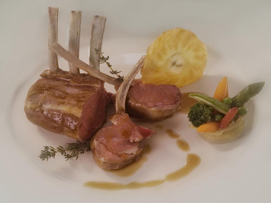 Hotel Vittoria Pesaro Exteriér fotografie Rack of lamb