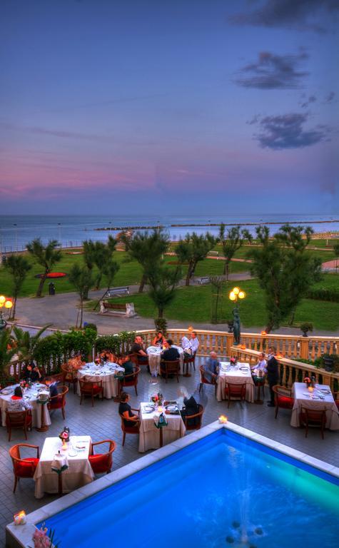 Hotel Vittoria Pesaro Exteriér fotografie The restaurant