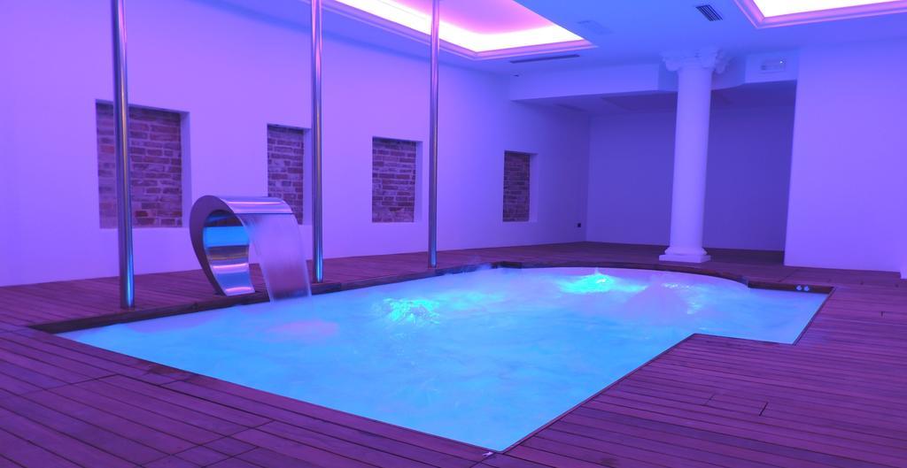 Hotel Vittoria Pesaro Exteriér fotografie The spa at The Old Ship Hotel