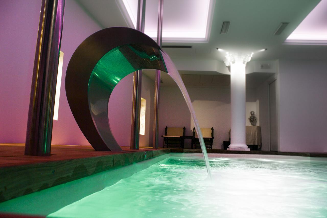Hotel Vittoria Pesaro Exteriér fotografie The spa at The Dorchester