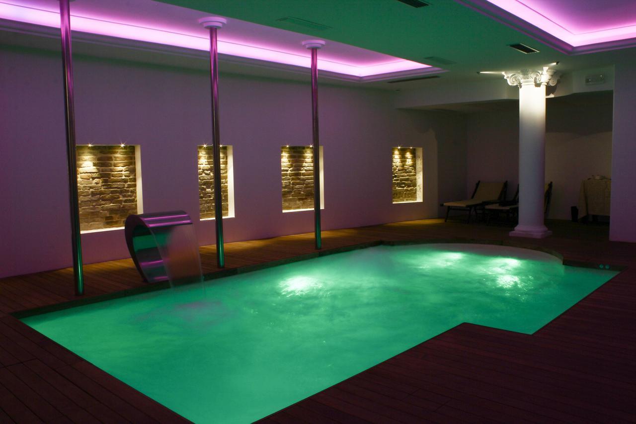 Hotel Vittoria Pesaro Exteriér fotografie The spa at the hotel