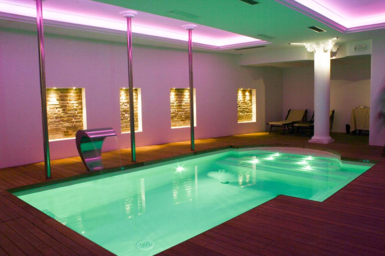 Hotel Vittoria Pesaro Exteriér fotografie The spa at the Hotel
